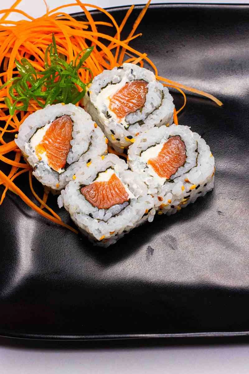 Uramaki Salmão